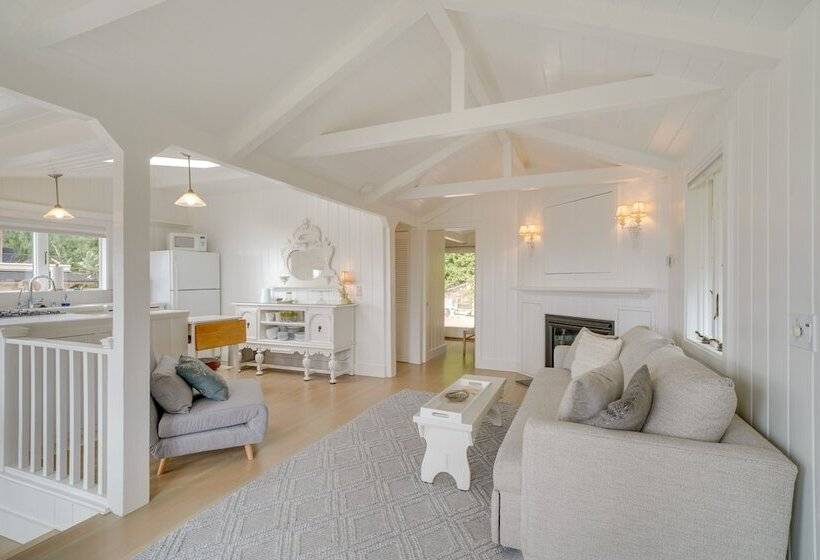 Stunning Ventura Cottage W/ Deck + Ocean View!