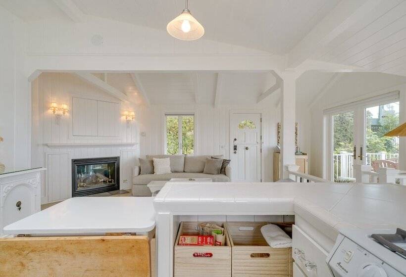 Stunning Ventura Cottage W/ Deck + Ocean View!