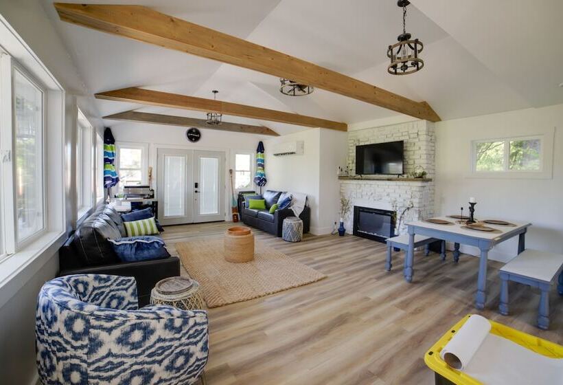 Stylish Grass Lake Retreat Steps To Park!