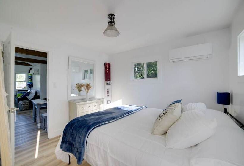 Stylish Grass Lake Retreat Steps To Park!