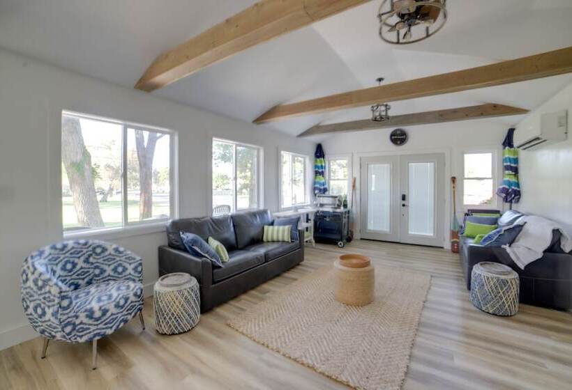 Stylish Grass Lake Retreat Steps To Park!