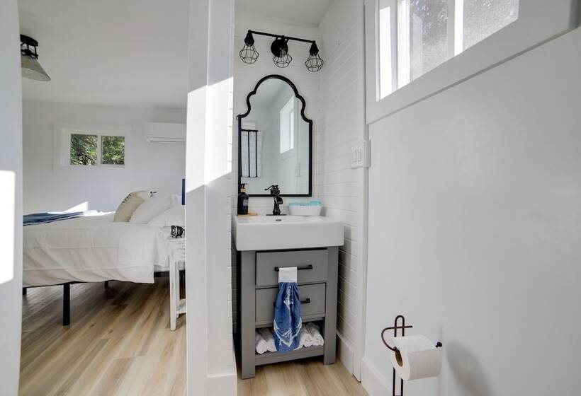 Stylish Grass Lake Retreat Steps To Park!