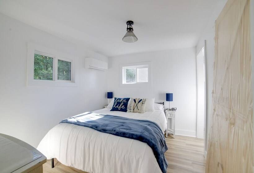 Stylish Grass Lake Retreat Steps To Park!