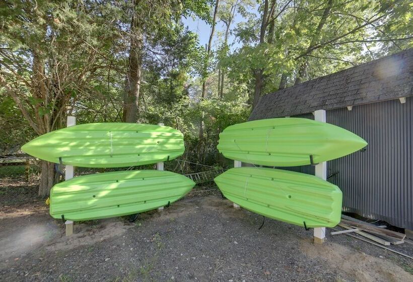 Stylish Grass Lake Retreat Steps To Park!