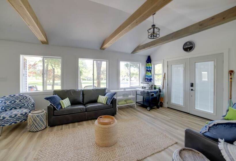 Stylish Grass Lake Retreat Steps To Park!