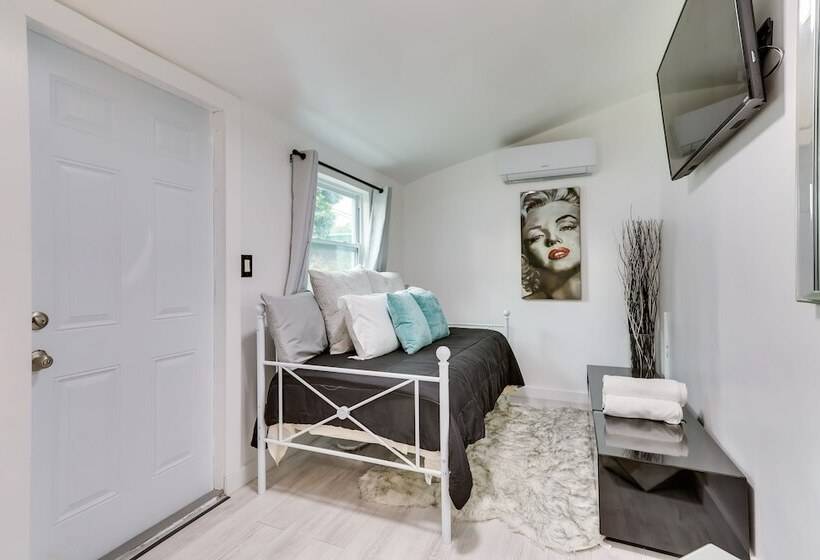 Stylish Miami Home: 2 Mi To Intracoastal Waterway!