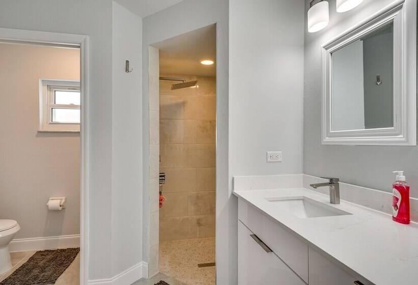 Furnished Lanai + Pool: Sunlit Cape Coral Getaway!