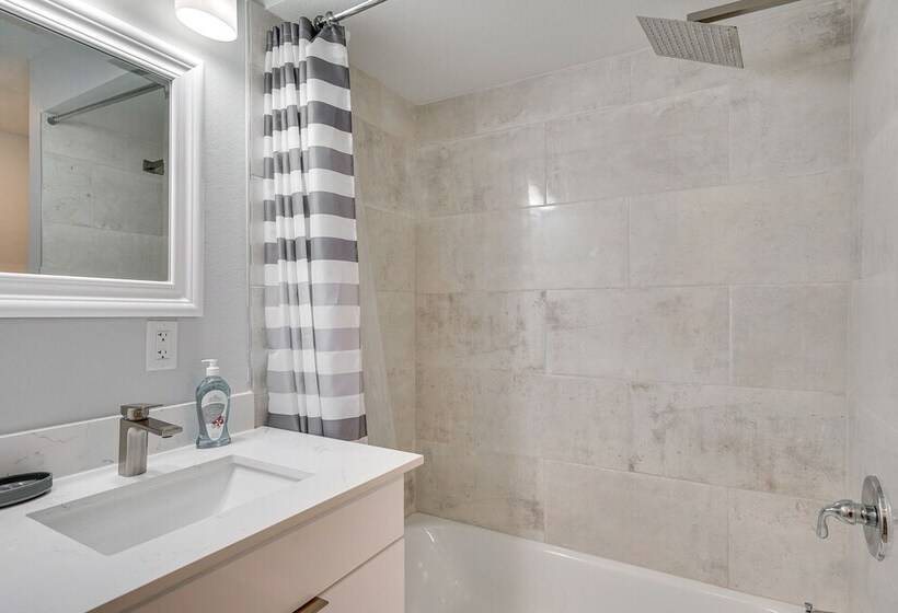 Furnished Lanai + Pool: Sunlit Cape Coral Getaway!