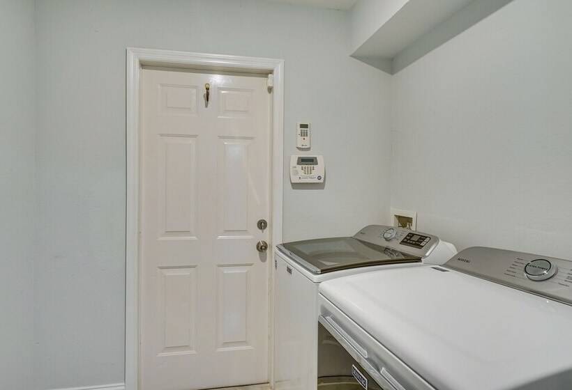 Furnished Lanai + Pool: Sunlit Cape Coral Getaway!