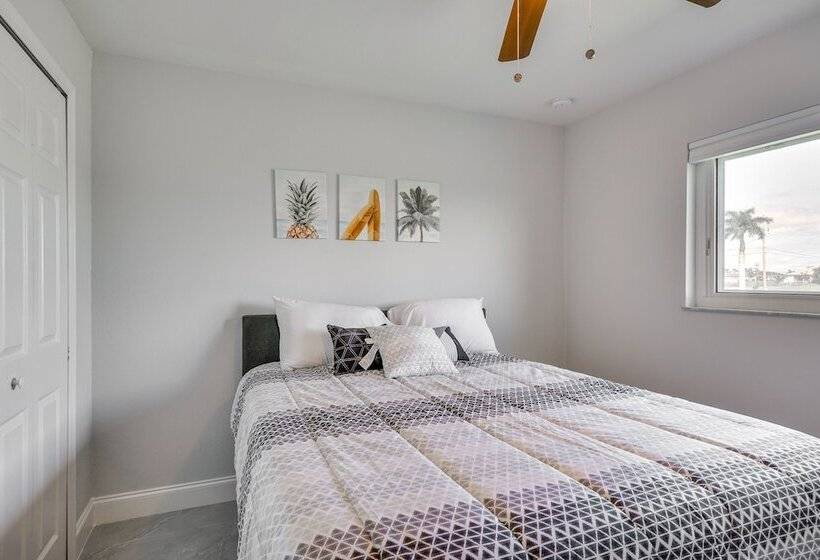 Furnished Lanai + Pool: Sunlit Cape Coral Getaway!