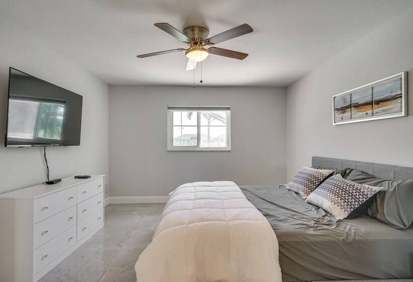 Furnished Lanai + Pool: Sunlit Cape Coral Getaway!