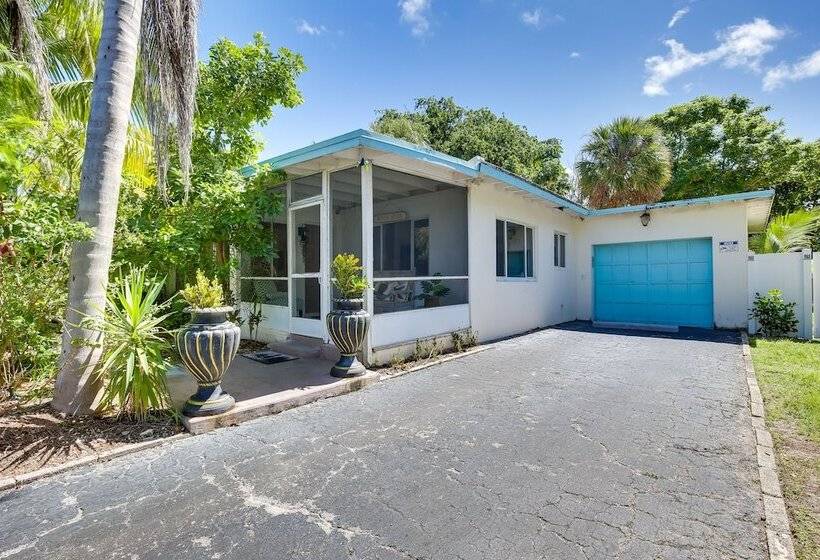 Steps To Deerfield Beach: Home W/ Private Patio!