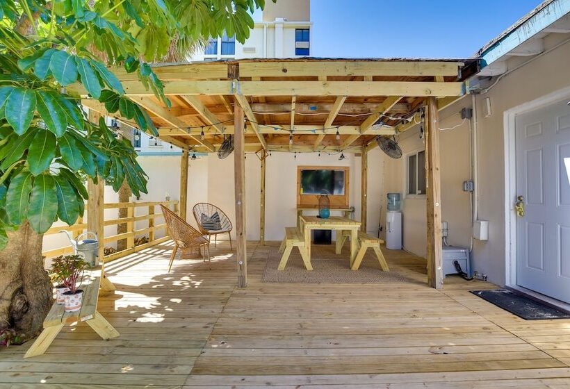 Steps To Deerfield Beach: Home W/ Private Patio!