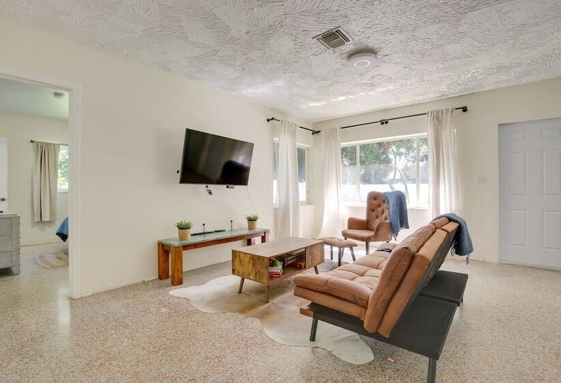 Steps To Deerfield Beach: Home W/ Private Patio!