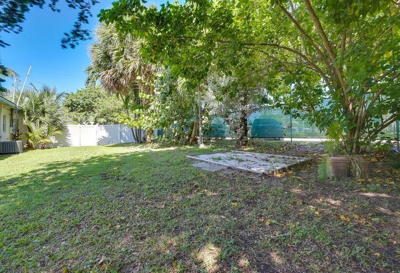 Steps To Deerfield Beach: Home W/ Private Patio!