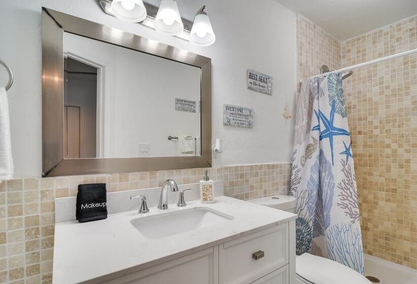 Sunny Gulfport Home: Walk To Art District + Beach!