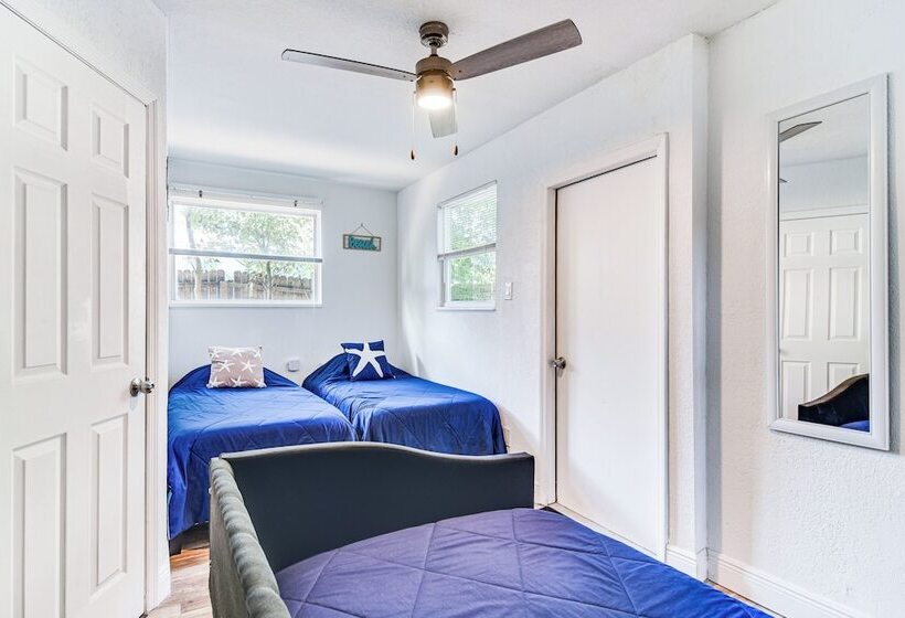 Sunny Gulfport Home: Walk To Art District + Beach!