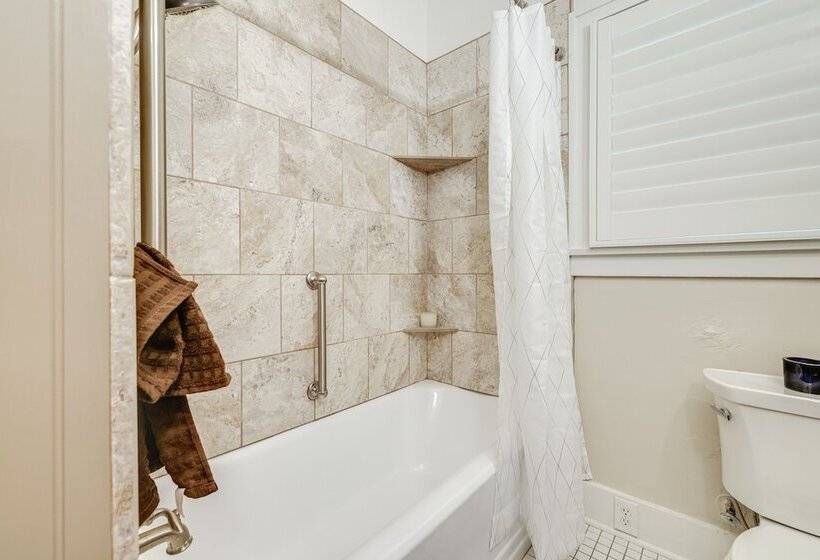 Sunny Turlock Cottage: Walk To Downtown!