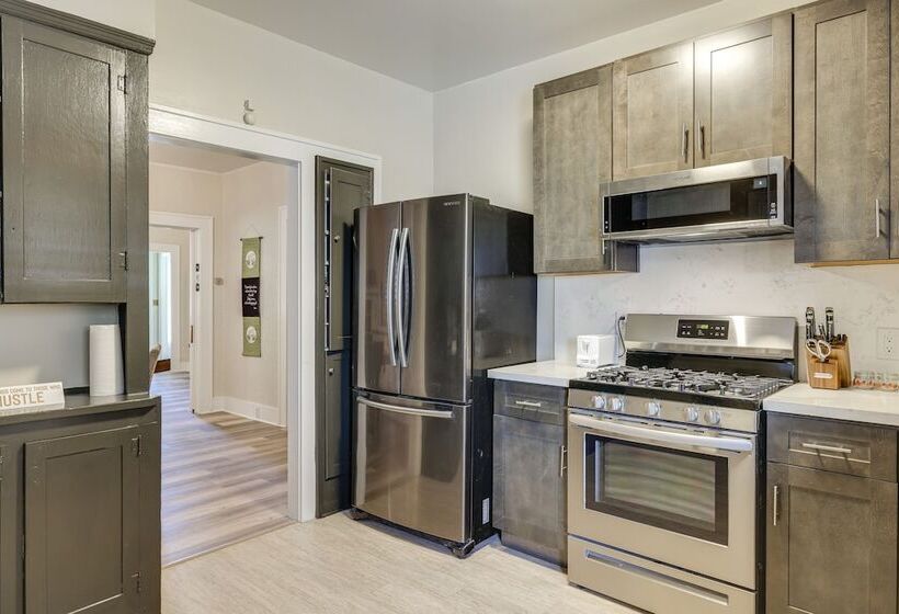 Sunny Turlock Cottage: Walk To Downtown!