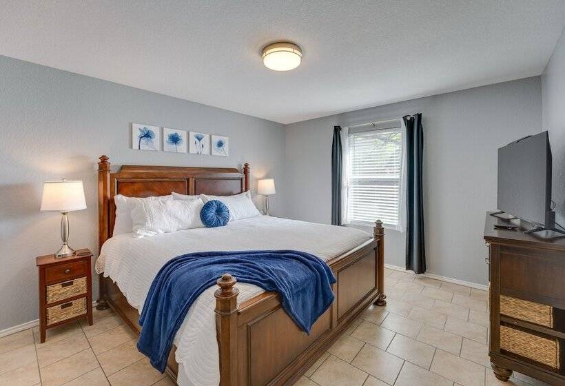 Sunny Universal City Home ~ 18 Mi To San Antonio!