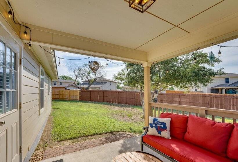 Sunny Universal City Home ~ 18 Mi To San Antonio!