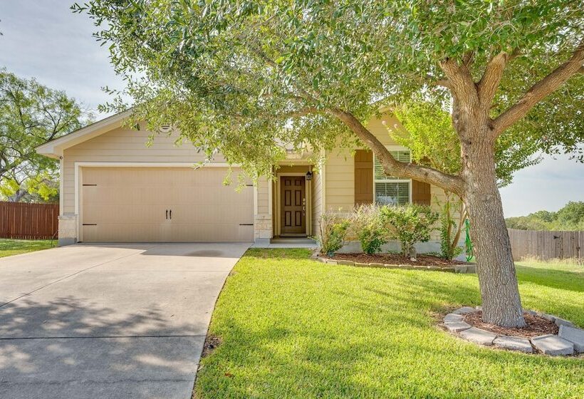 Sunny Universal City Home ~ 18 Mi To San Antonio!