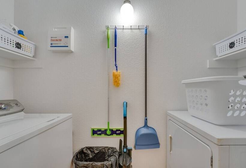 Sunny Universal City Home ~ 18 Mi To San Antonio!