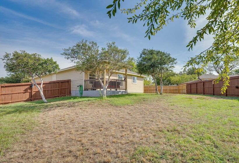 Sunny Universal City Home ~ 18 Mi To San Antonio!