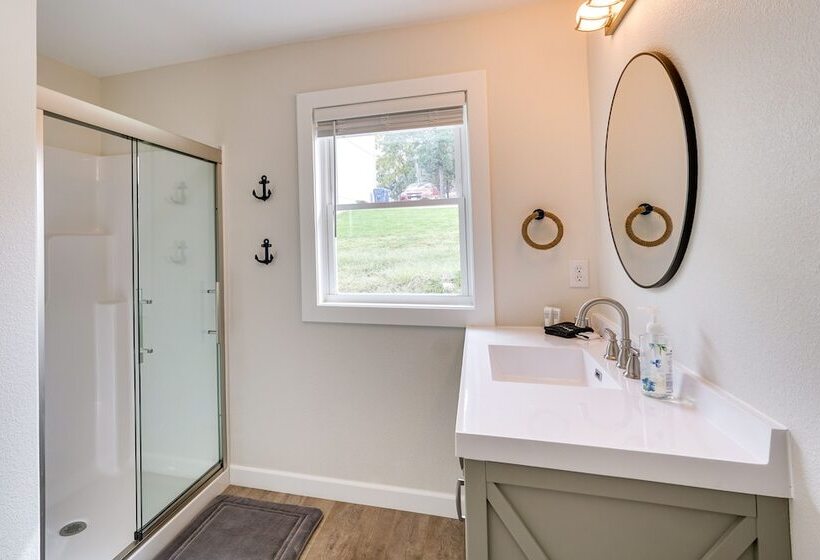 Lakefront Home W/ Private Dock In Sunrise Beach!