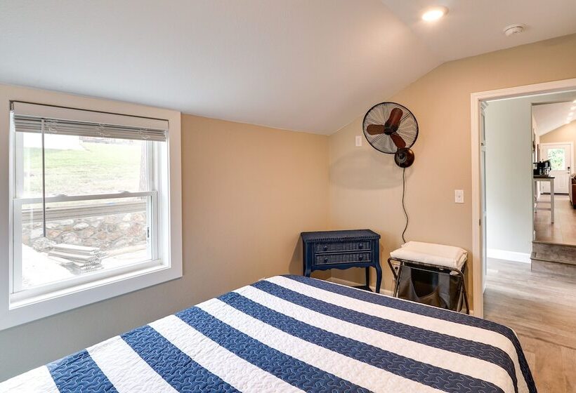 Lakefront Home W/ Private Dock In Sunrise Beach!