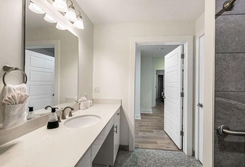 The Big Easys Finest 4br Condo In Nola