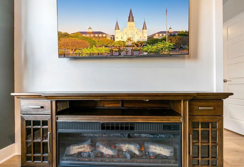 The Big Easys Finest 4br Condo In Nola