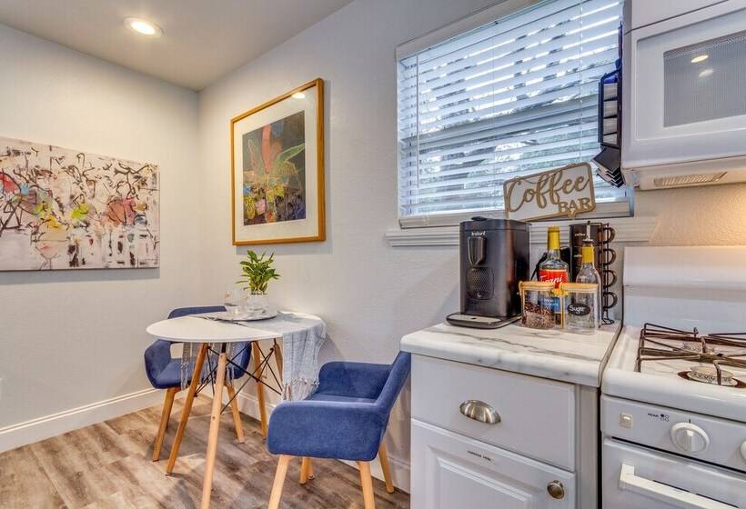 The Dragonfly House    Walk To Downtown Pensacola