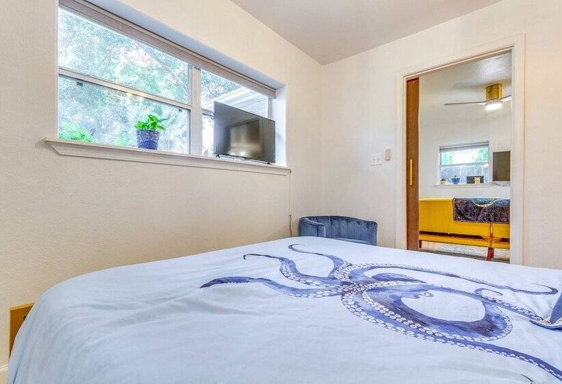 The Octopus House  In Pensacola Near Downtown!