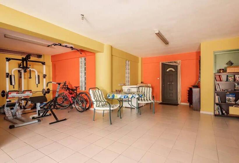 Beautiful 1 Bed Cottage In Megalopolis