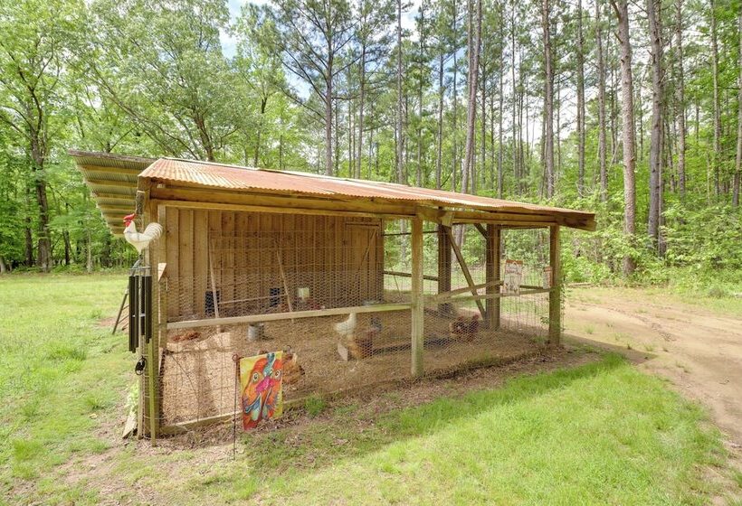 Tree Lined Higden Retreat: Close To Parks + Trails