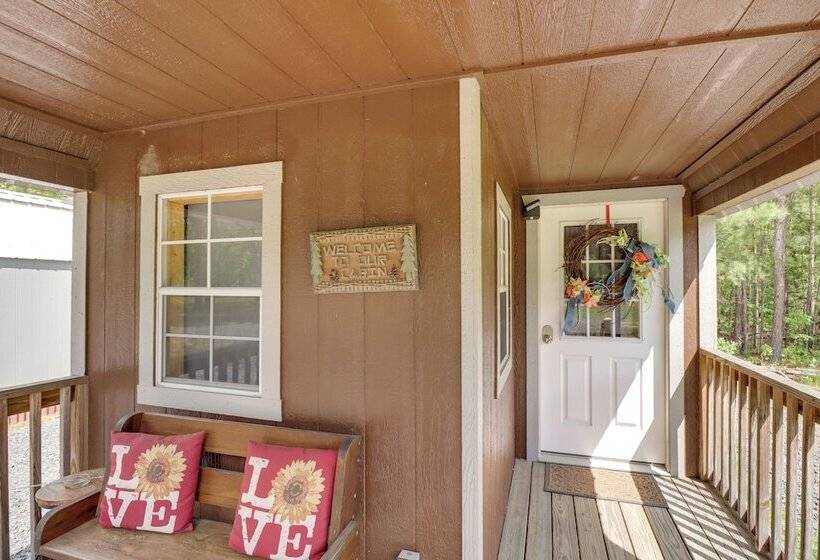 Tree Lined Higden Retreat: Close To Parks + Trails