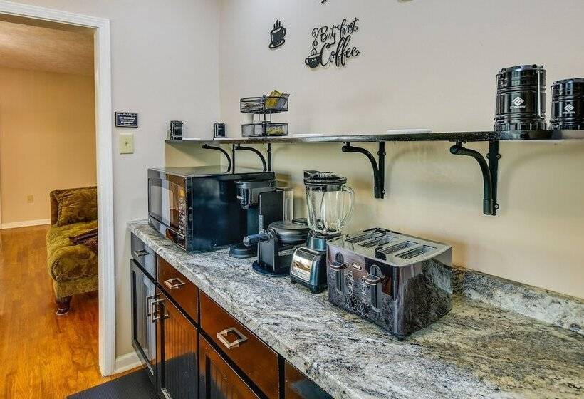 Tuskegee Countryside Retreat On 7 Acres!