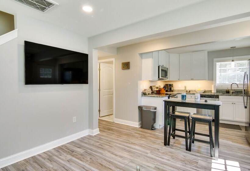 Updated Home Walk To Salisbury University!