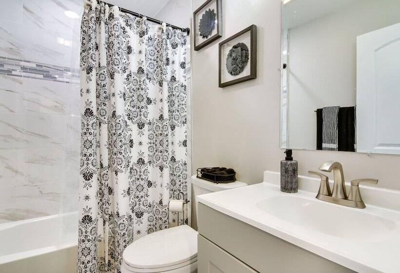 Updated Home Walk To Salisbury University!