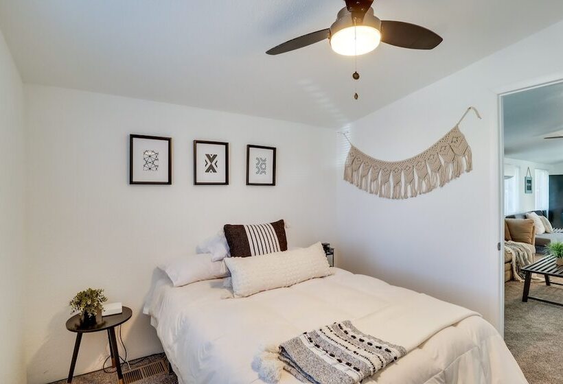 Updated Topock Home W/ Deck & Fire Pit!