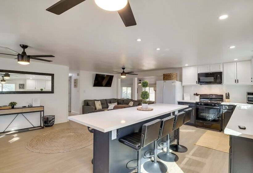 Updated Topock Home W/ Deck & Fire Pit!