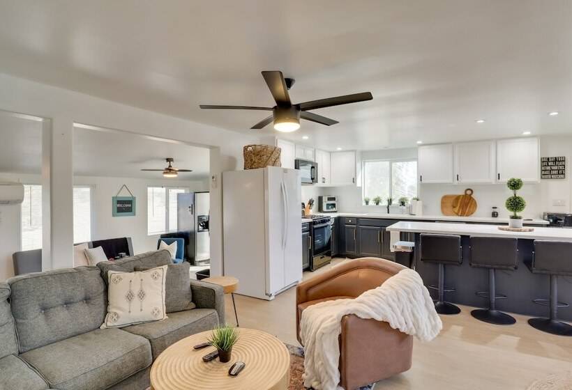 Updated Topock Home W/ Deck & Fire Pit!