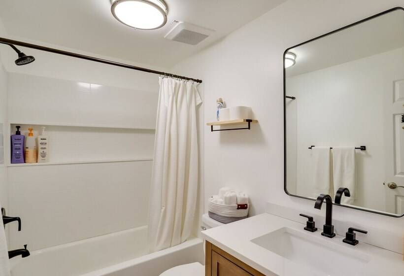 Updated Topock Home W/ Deck & Fire Pit!