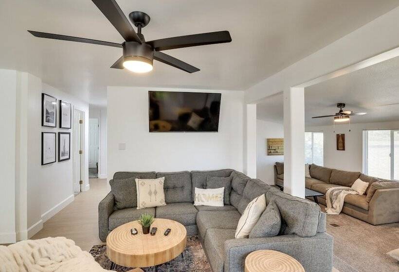 Updated Topock Home W/ Deck & Fire Pit!