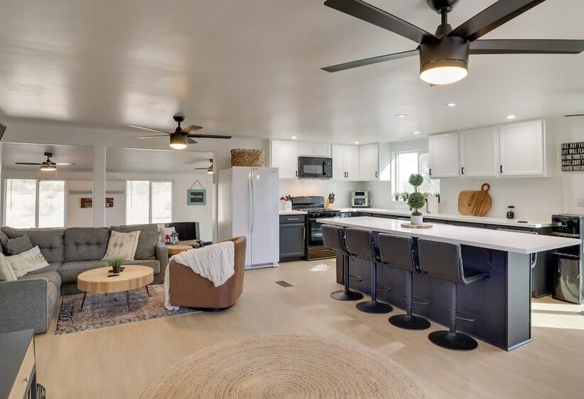 Updated Topock Home W/ Deck & Fire Pit!