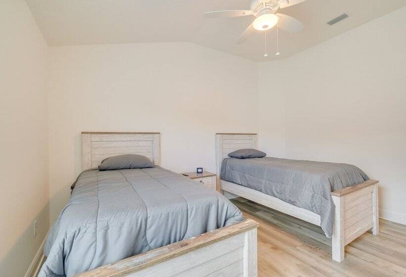 Pool Access & Screened Patio: Home In The Villages