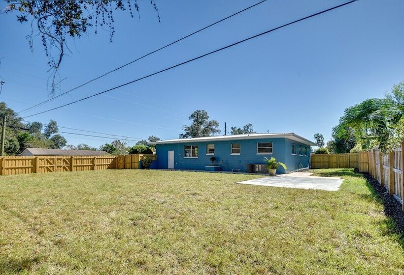 Vibrant Deland House Near Stetson University!