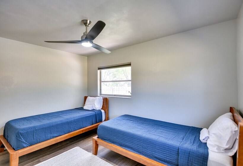 Vibrant Deland House Near Stetson University!