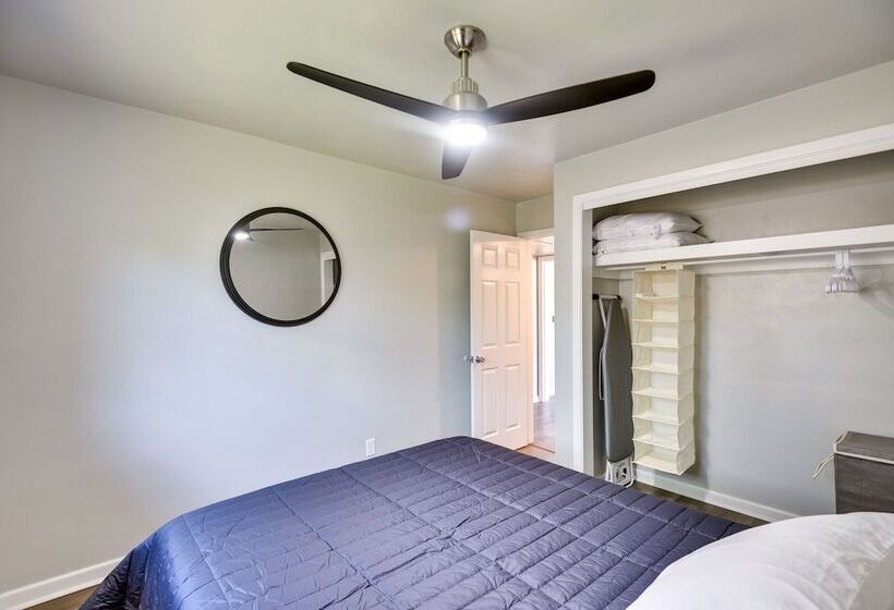 Vibrant Deland House Near Stetson University!